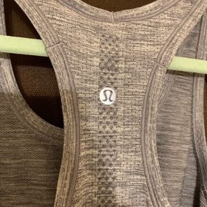 Lululemon Razorback workout tank
